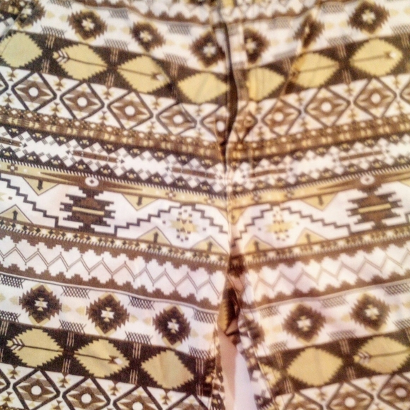BEYOND THE LIMIT Flat Front Aztec Print Men's Beach Shorts Size 38 - Picture 1 of 4